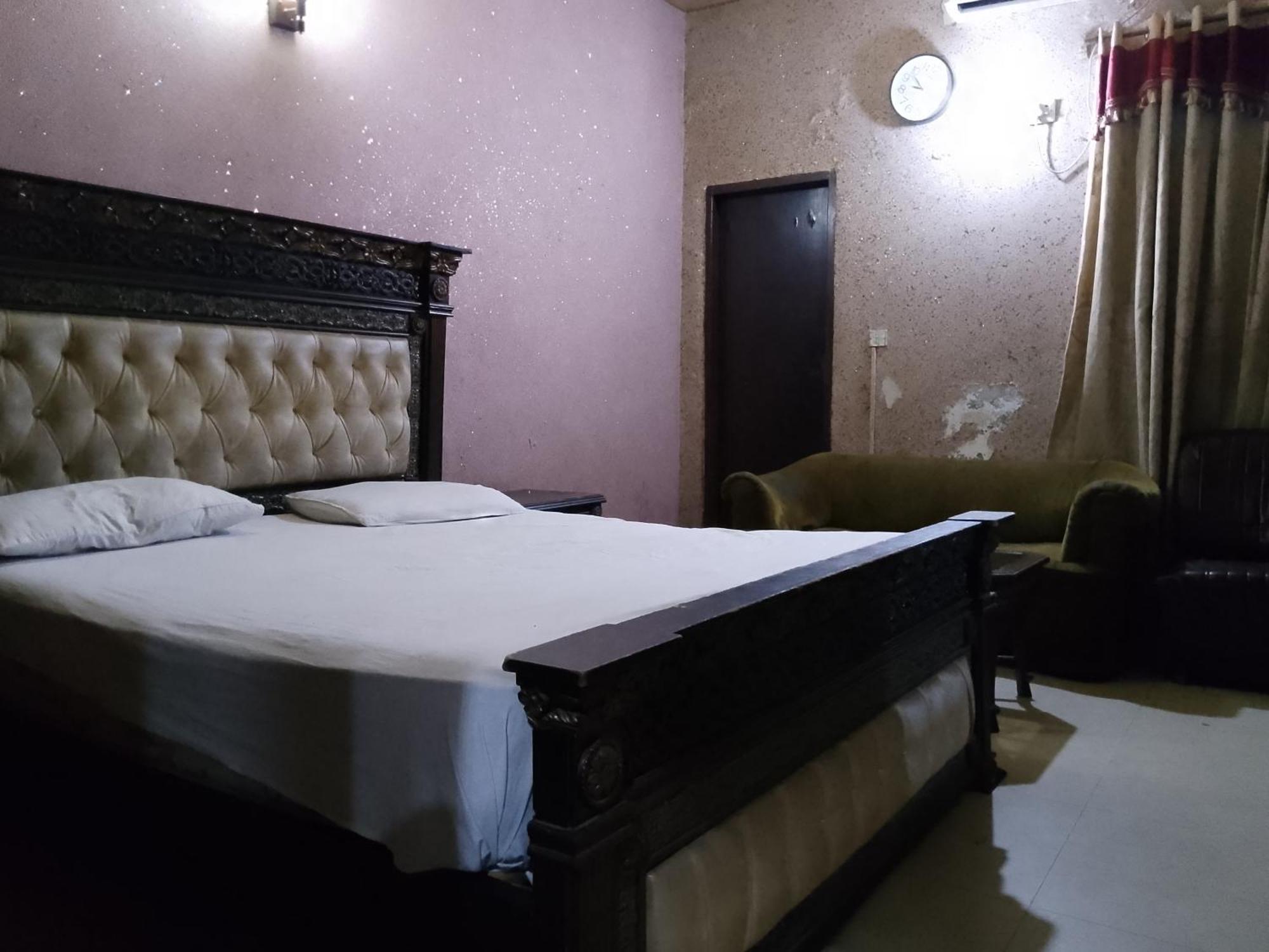 Moon Soon Hotel Лахор Стая снимка